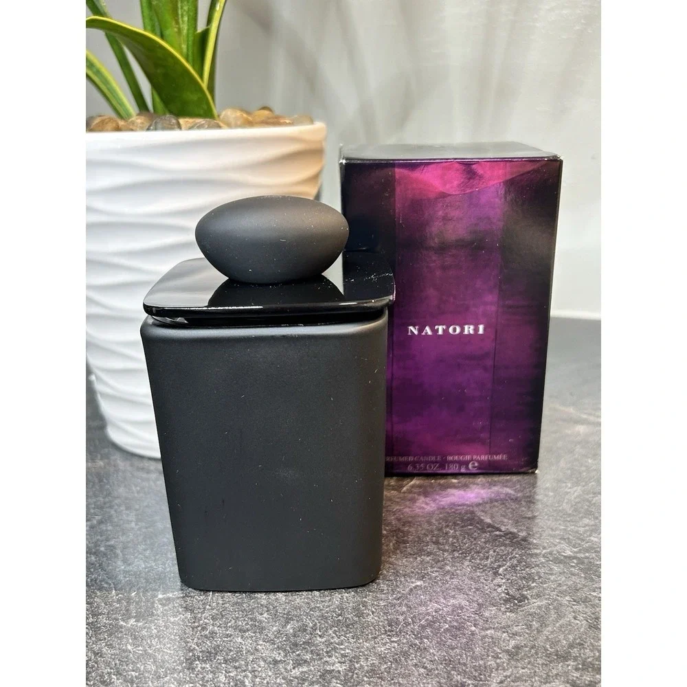 NEW Natori Perfumed Black Glass LIdded Jar Single Wick Candle 6.35‎ oz